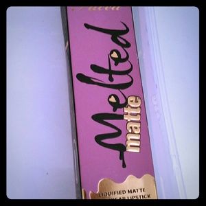 Too faced melted matte queen b